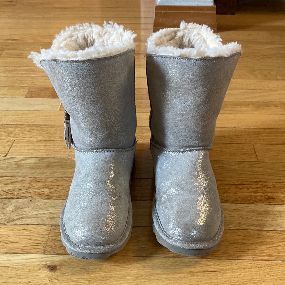 Women’s BearPaw Marianna Suede Tassel Bead Boot Size 10